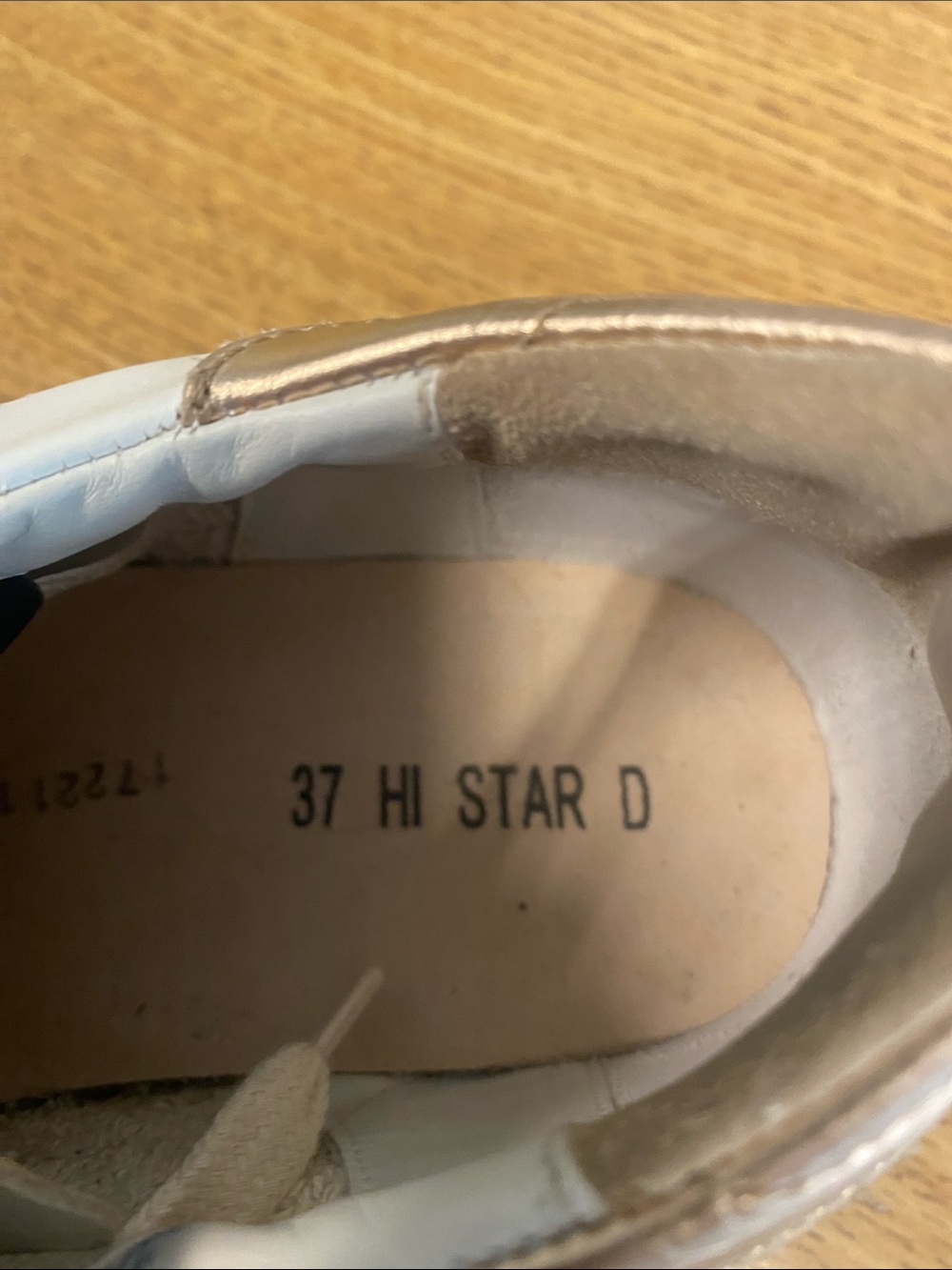 Golden Goose White Leather Sneakers with Metallic Gold Star - Picture 8 of 13